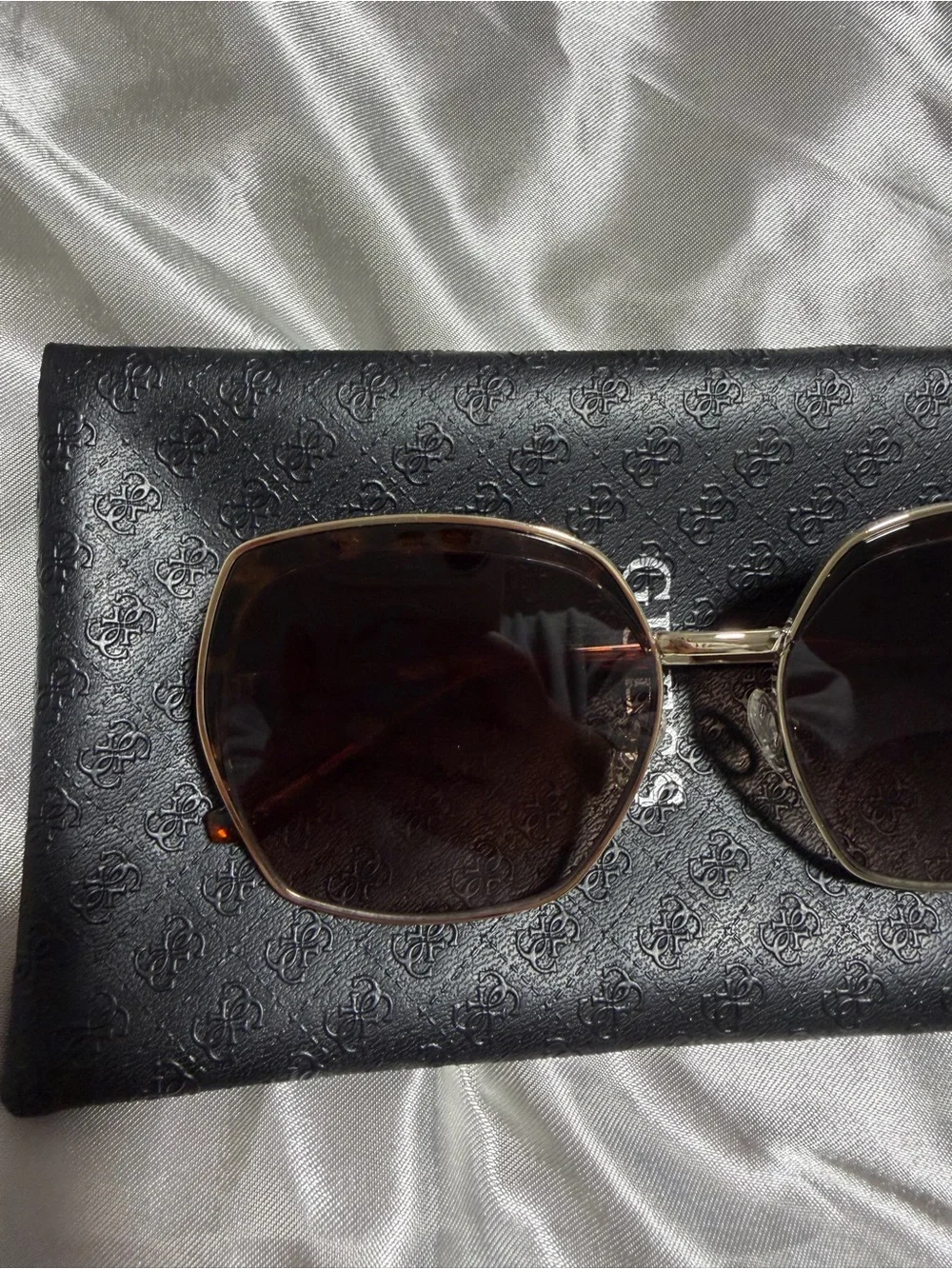 Y2K Guess Womens Gold Tone Square Oversized Sunglasses W/ Original Pouch